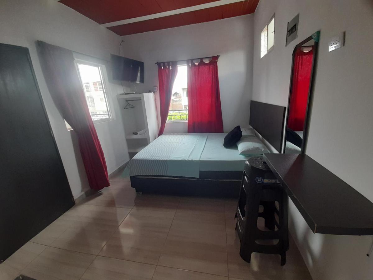 Apartaestudios El Jardin Cali Room photo